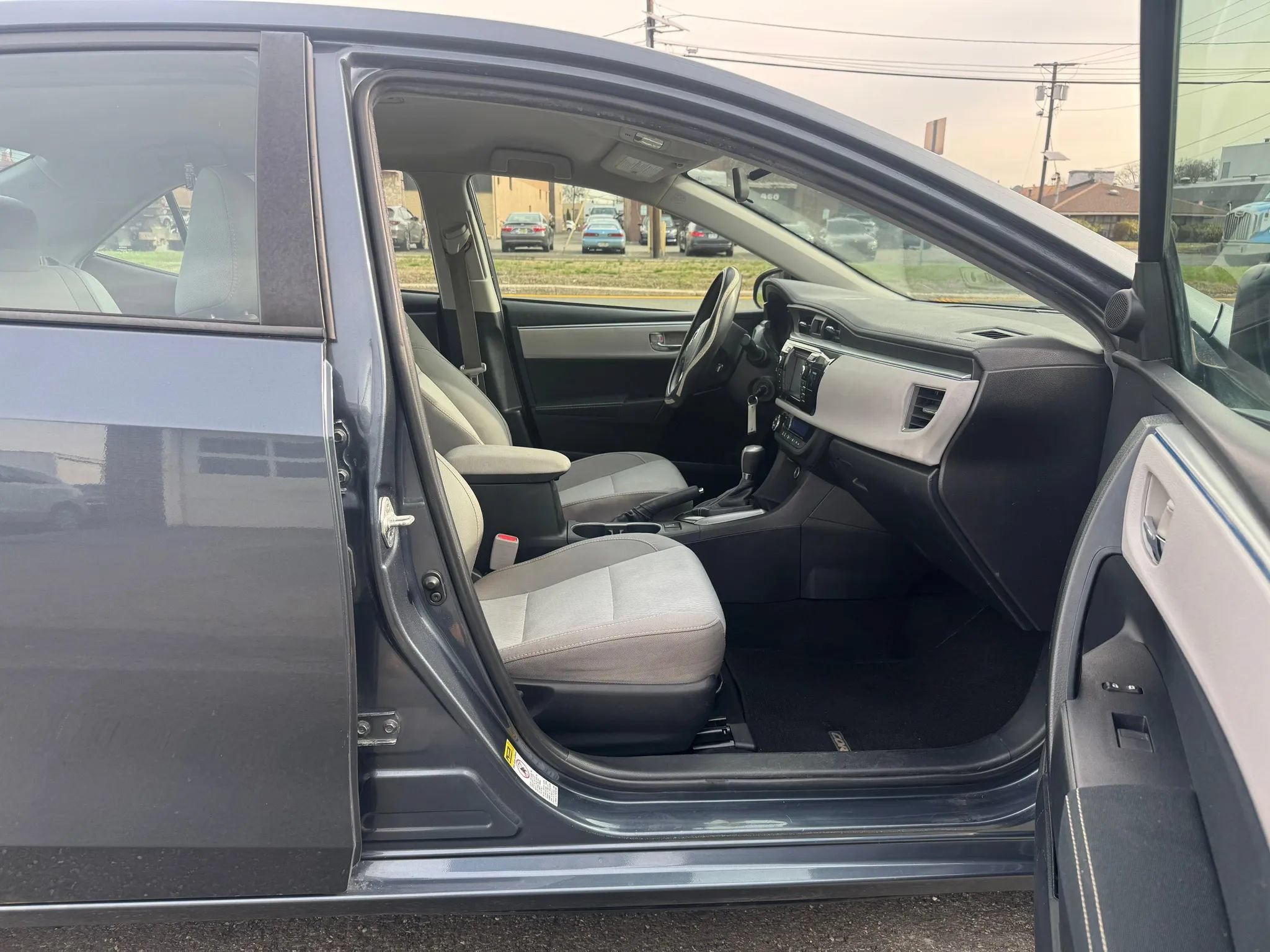 Used 2016 Toyota Corolla LE FWD image 8