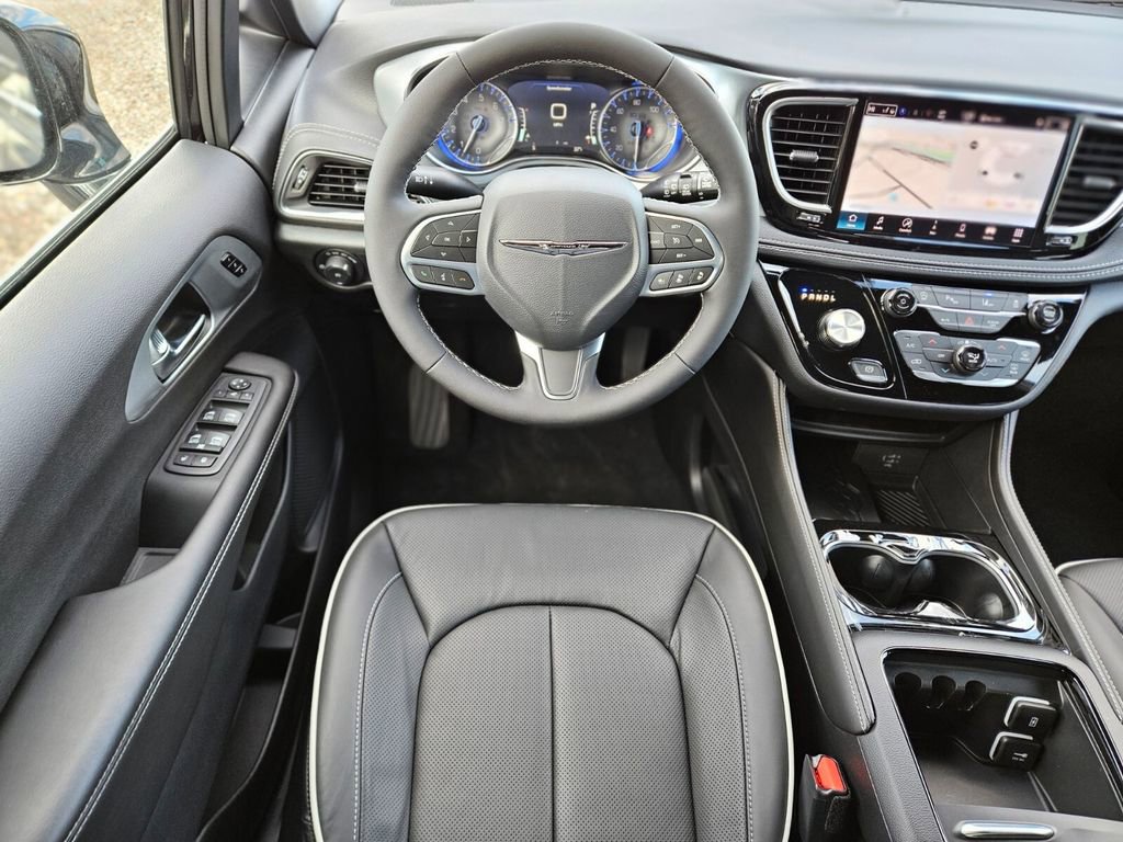New 2026 Chrysler Pacifica Limited image 11