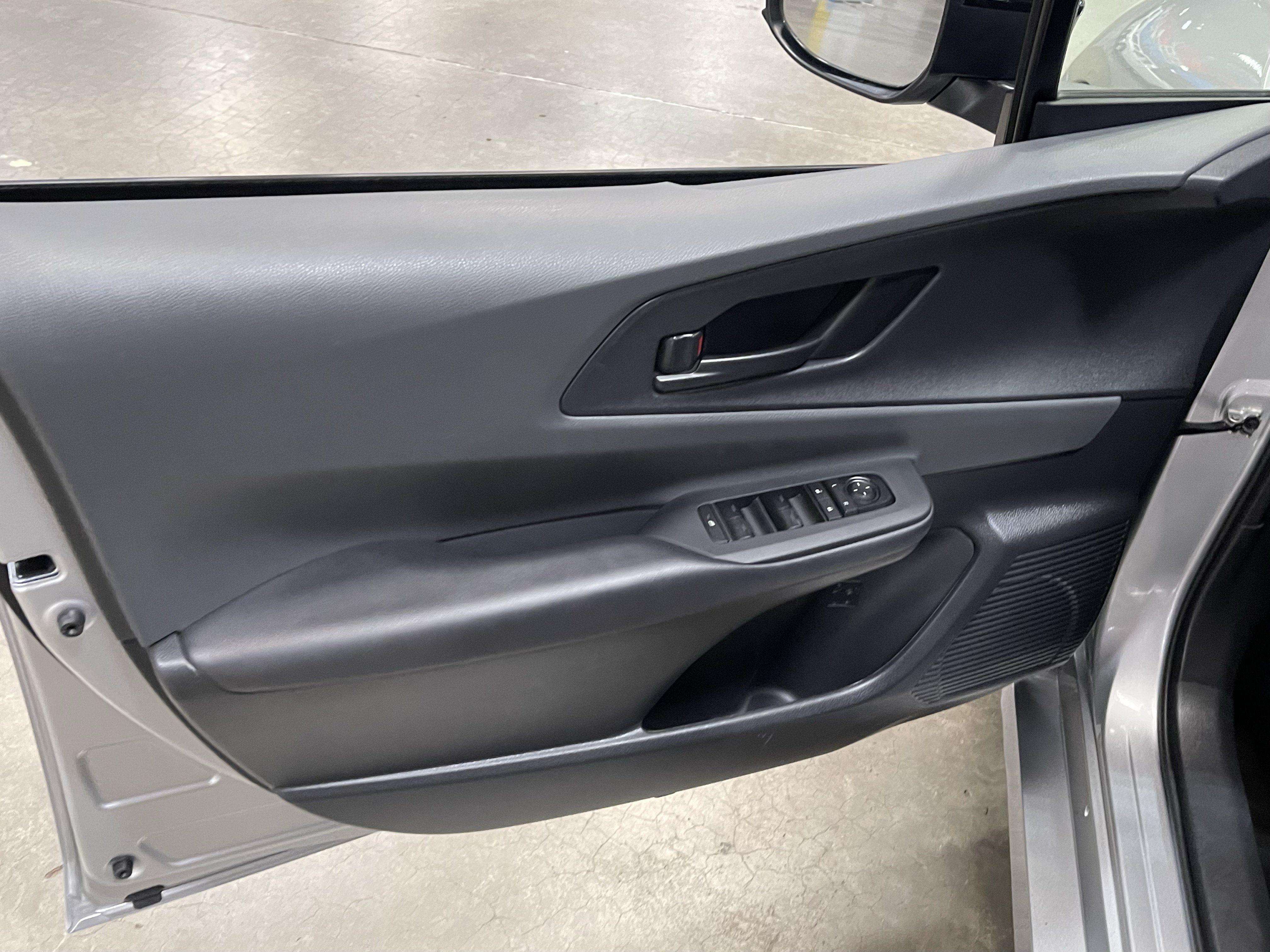Used 2025 Toyota Prius LE FWD image 16