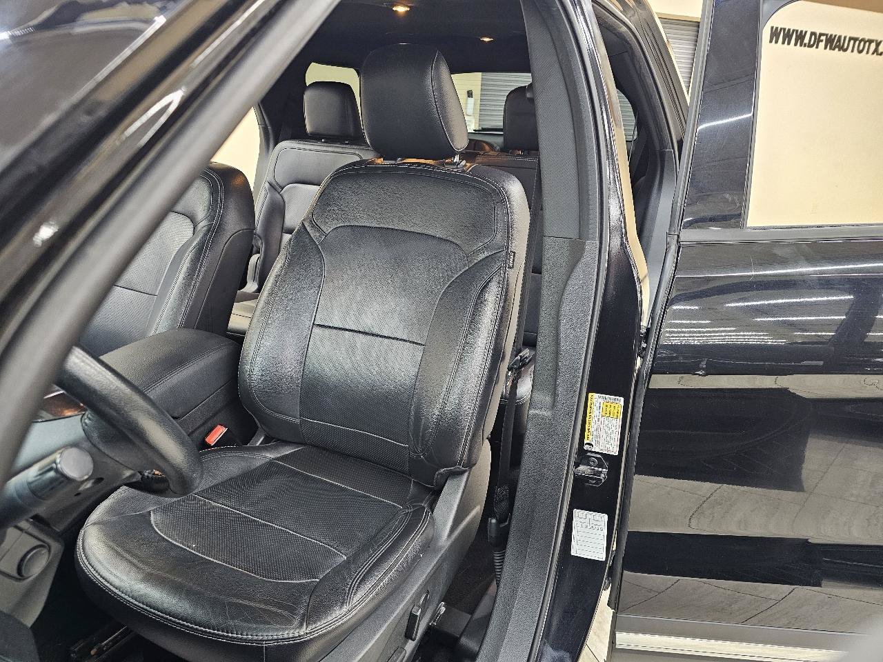 Used 2019 Ford Explorer Limited w/ Class III Trailer Tow Package FWD image 18