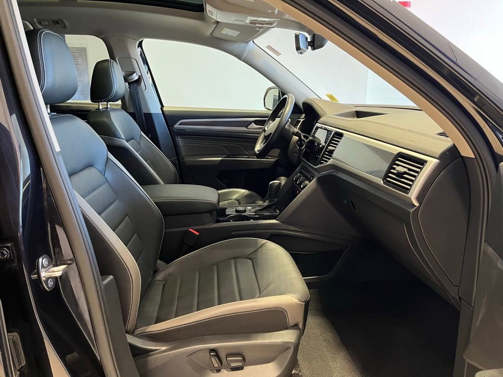 Used 2023 Volkswagen Atlas SEL Premium AWD/4WD image 32