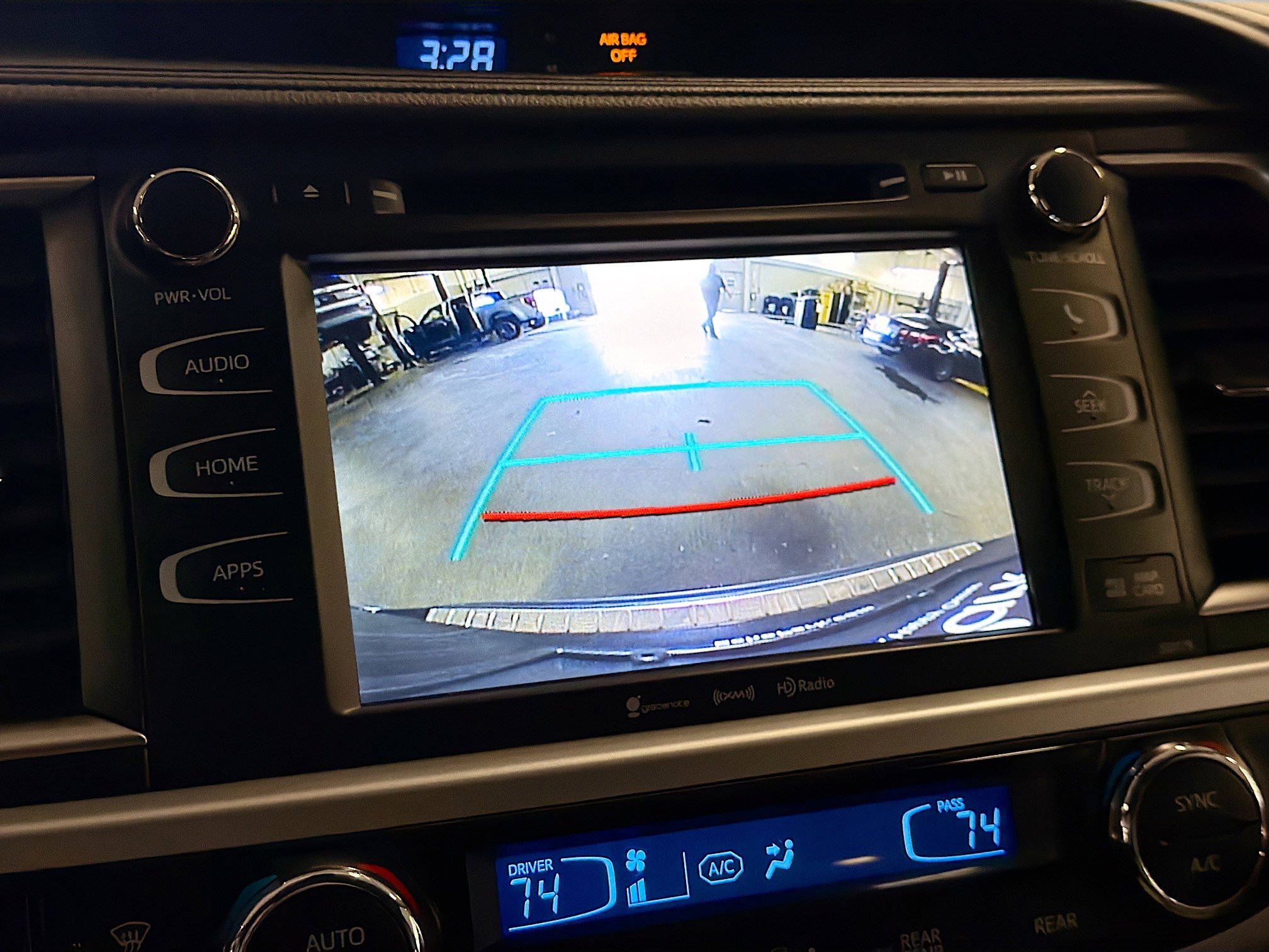 Used 2017 Toyota Highlander XLE AWD/4WD image 23