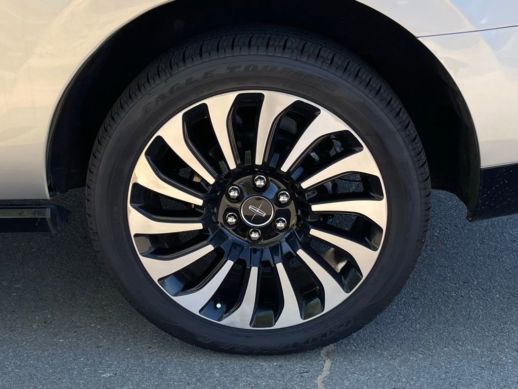 Used 2022 Lincoln Navigator Black Label AWD/4WD image 35