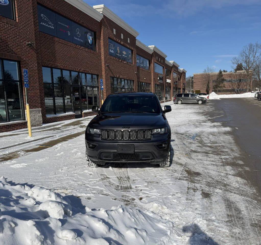 Used 2018 Jeep Grand Cherokee Altitude image 3