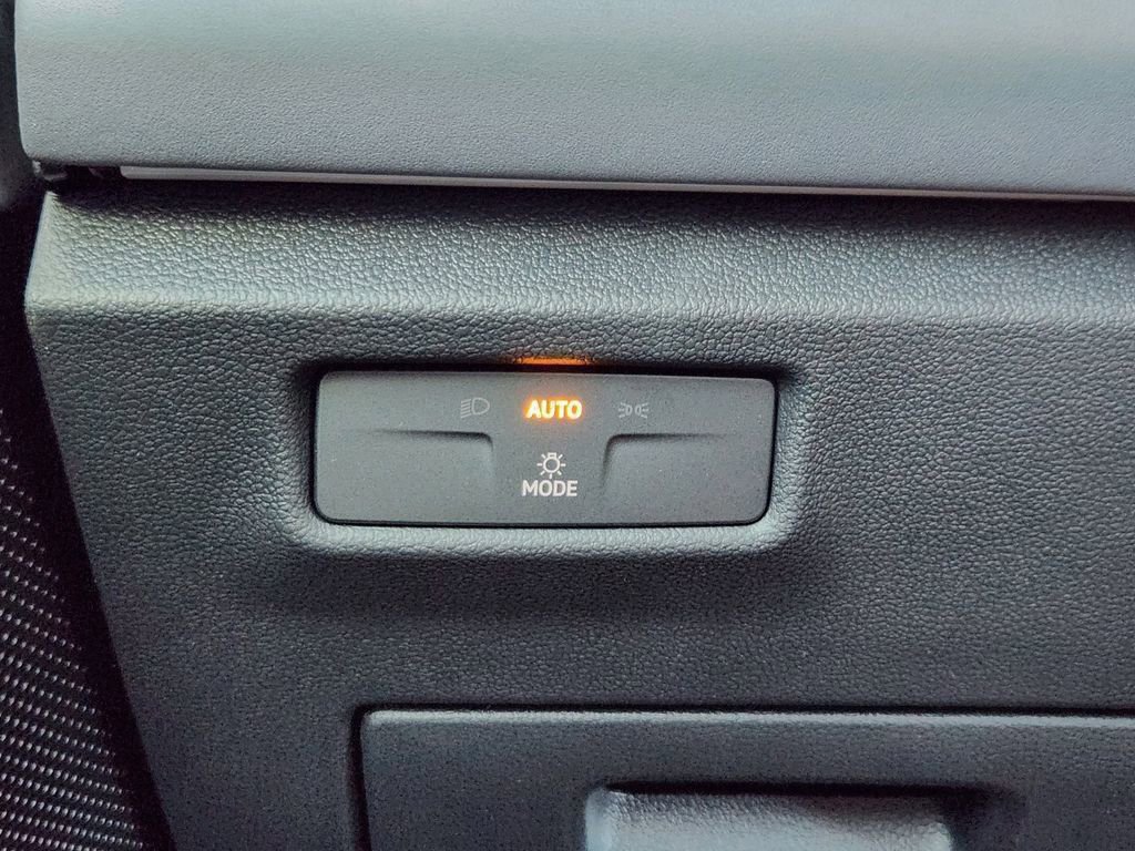 New 2026 Volkswagen Tiguan SE R-Line image 12