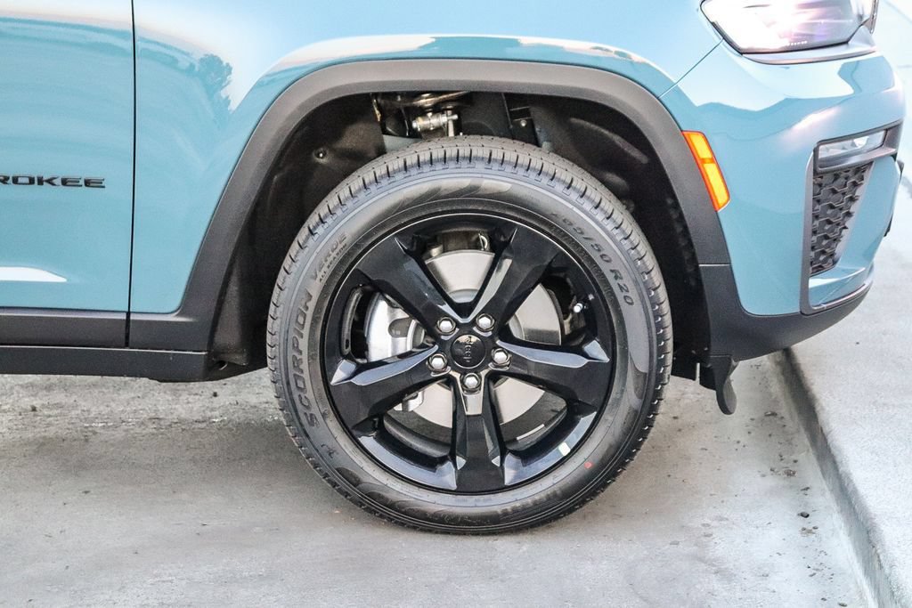 New 2026 Jeep Grand Cherokee L Limited w/ Limited Altitude Package AWD/4WD image 11