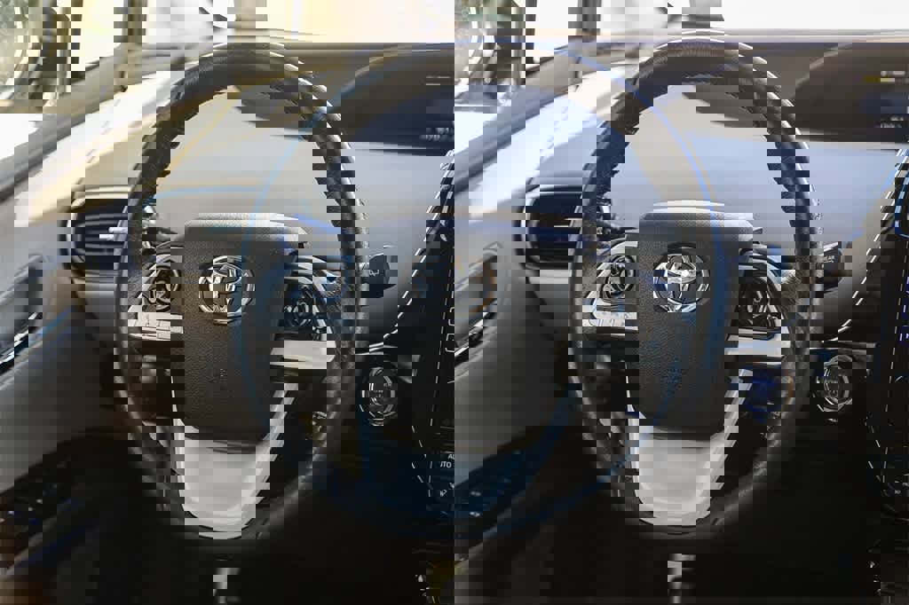 Used 2016 Toyota Prius Three image 12