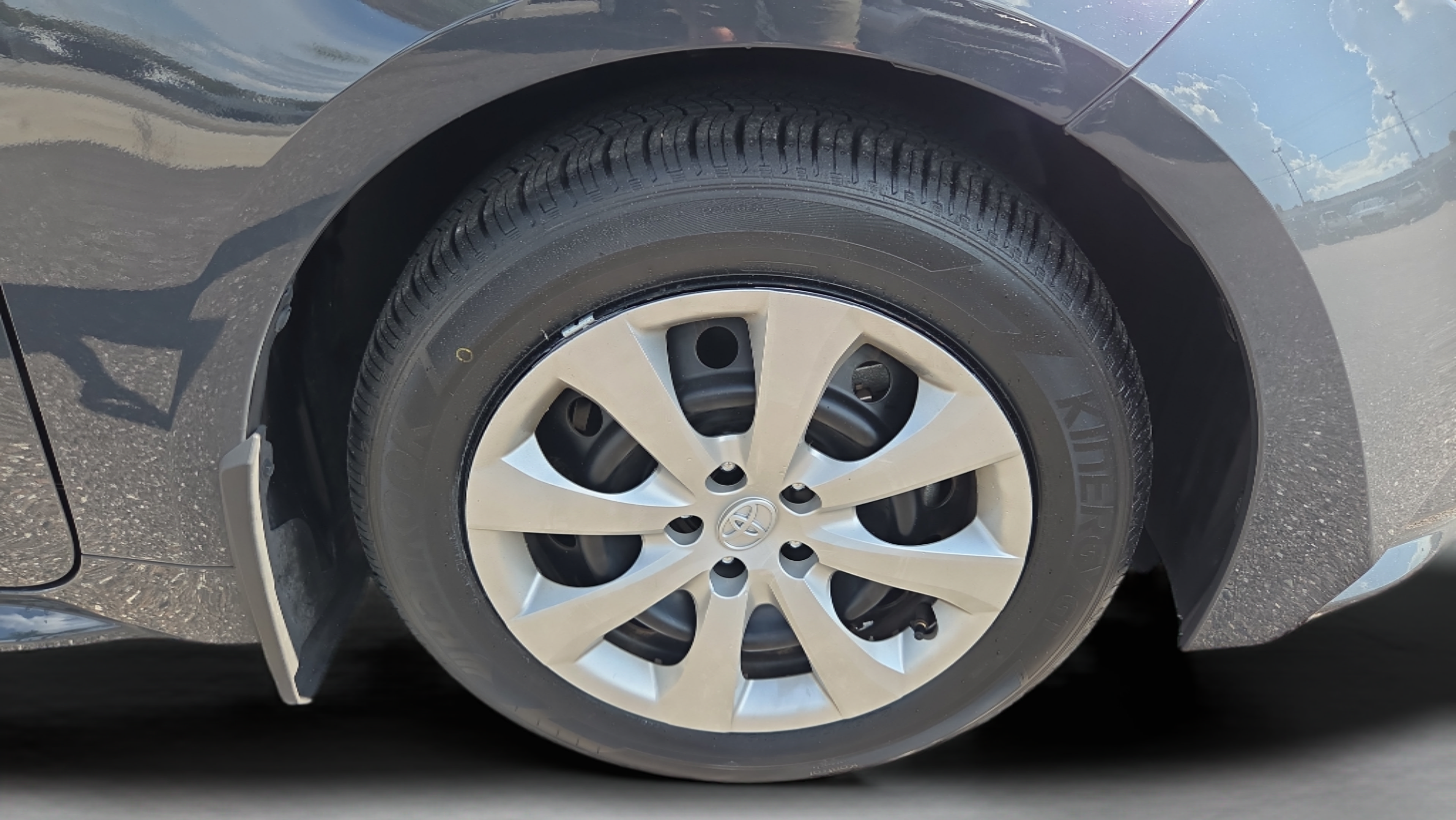Used 2025 Toyota Corolla LE FWD image 19