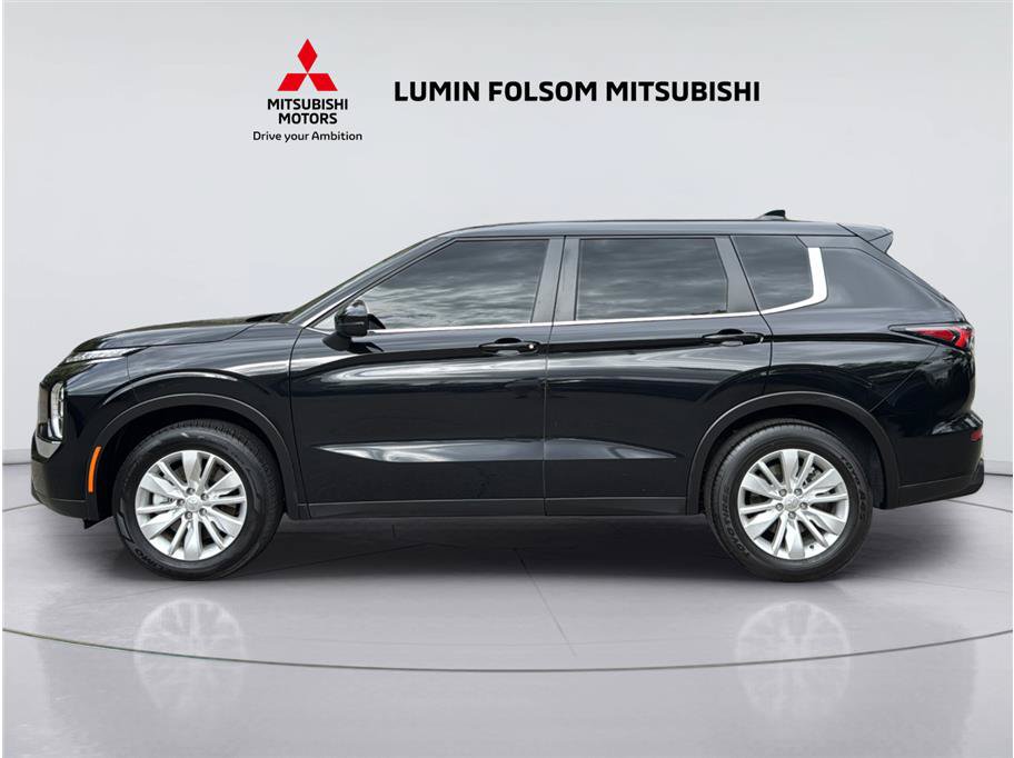 Used 2026 Mitsubishi Outlander ES FWD image 2