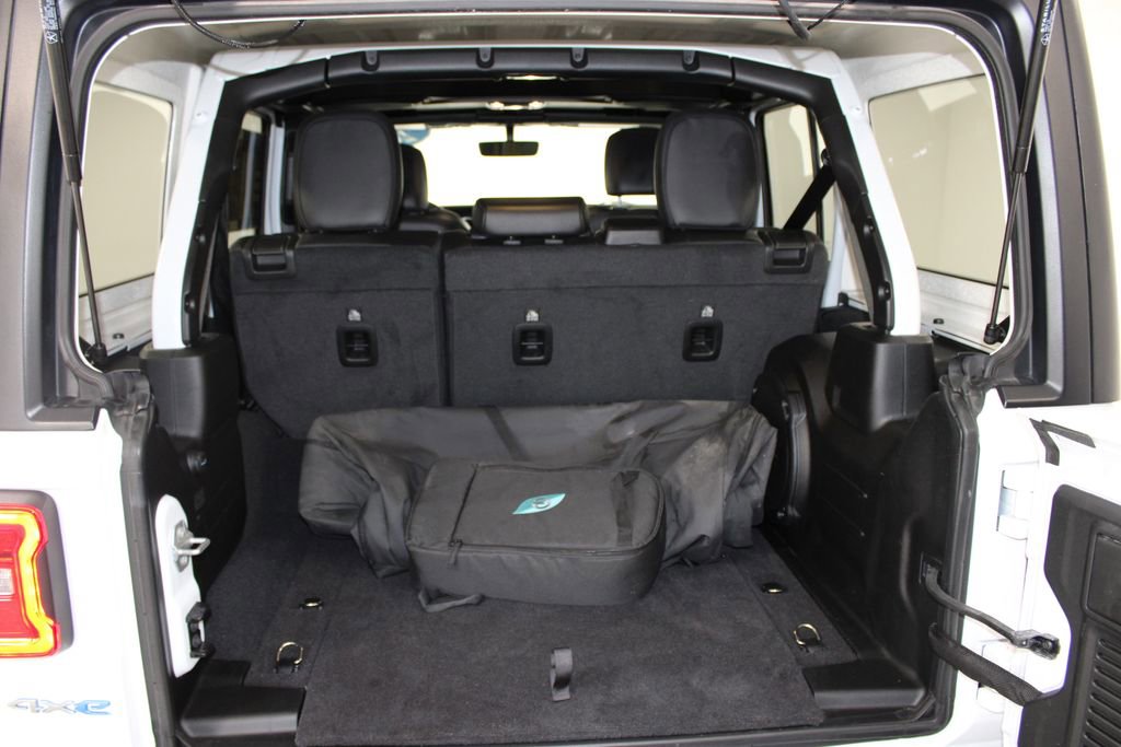 Used 2023 Jeep Wrangler Unlimited Sahara w/ Cold Weather Group image 17