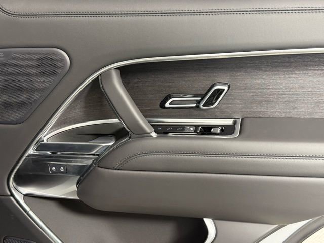 New 2025 Land Rover Range Rover SE image 26