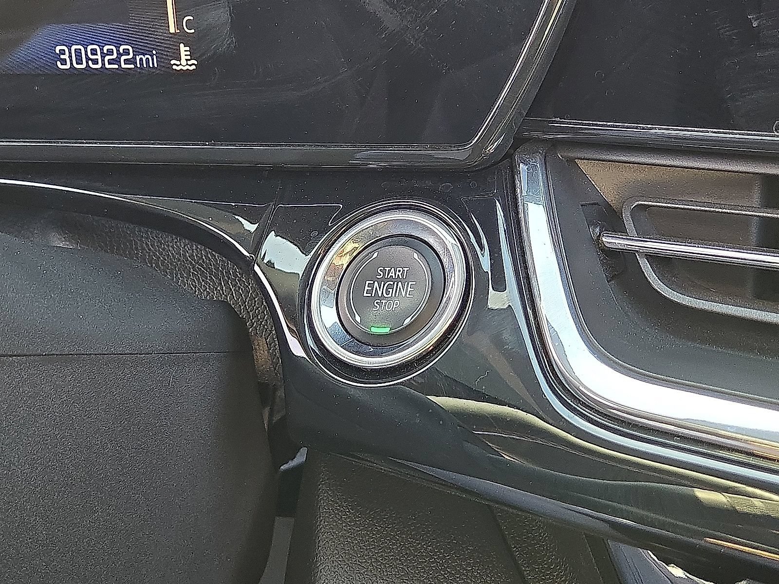 Used 2025 Chevrolet Trax RS w/ Driver Confidence Package FWD image 32