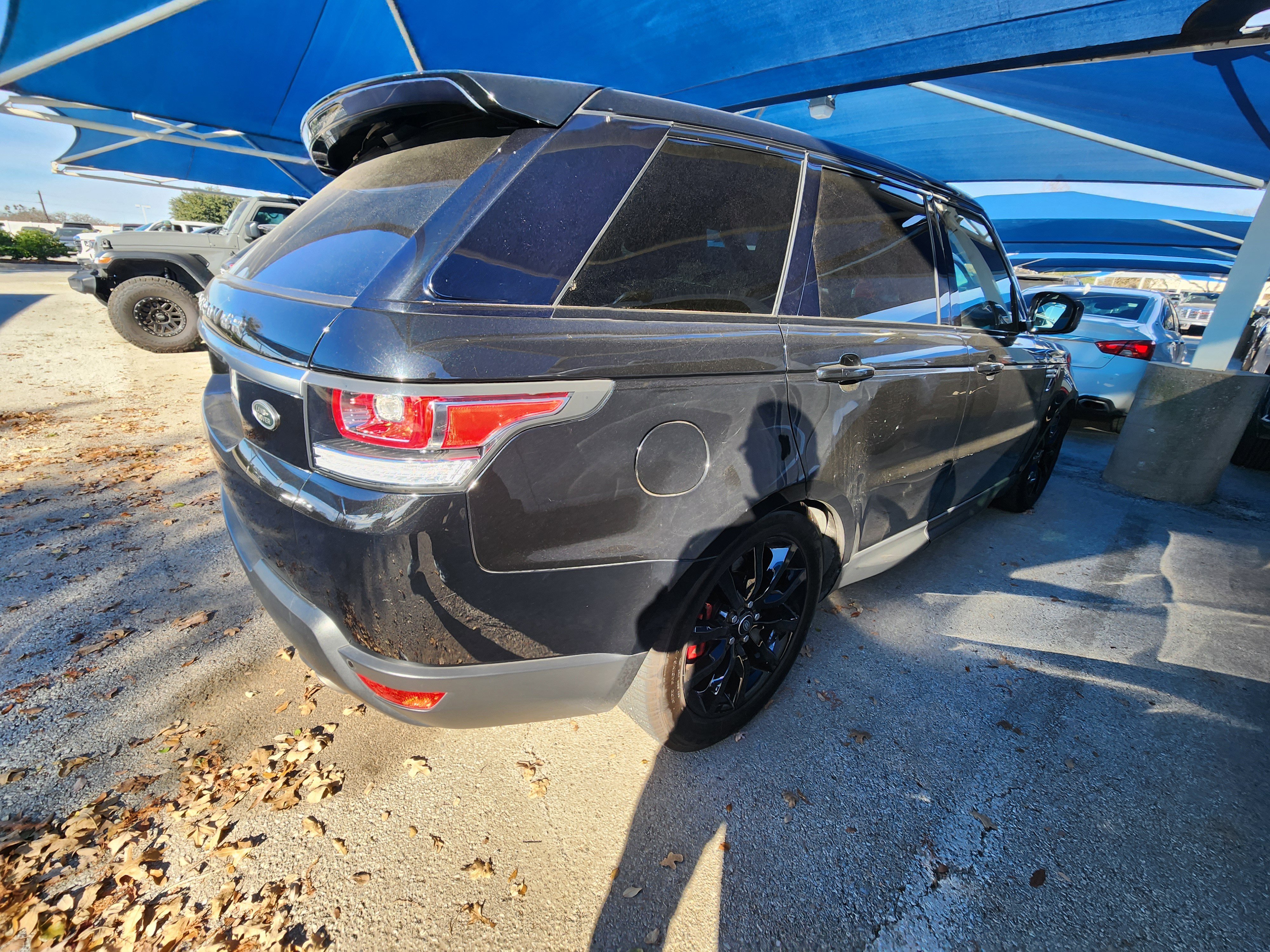 Used 2017 Land Rover Range Rover Sport image 4