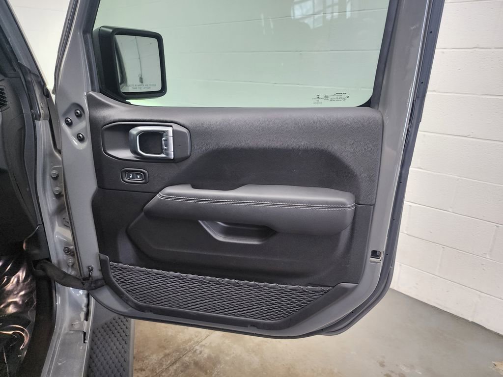 Used 2022 Jeep Wrangler Unlimited Sahara w/ Dual Top Group image 30