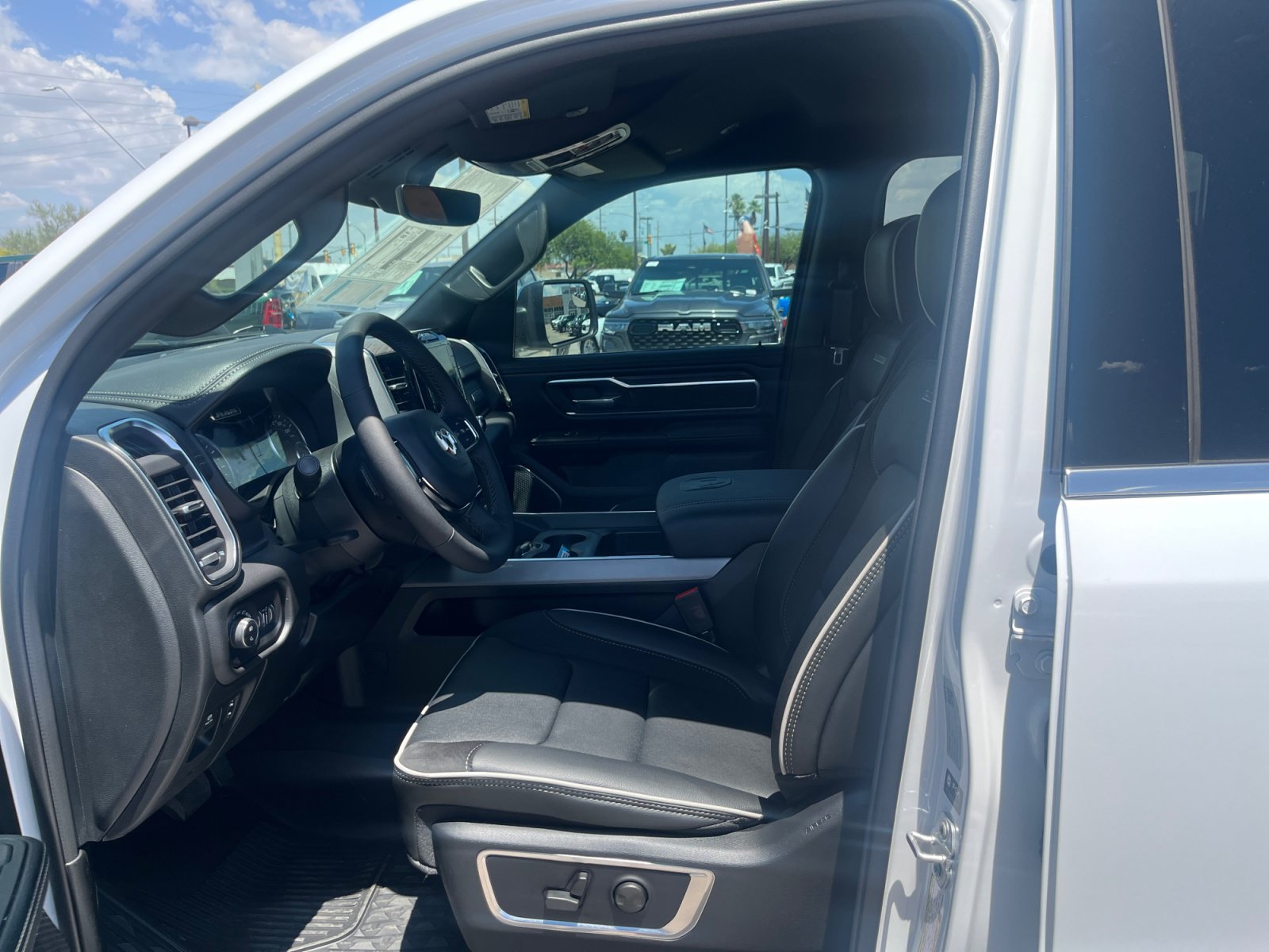 New 2026 RAM 1500 Laramie w/ Chrome Appearance Group AWD/4WD image 14