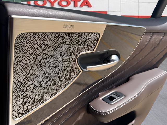 Used 2018 Lexus LS 500 w/ Interior Upgrade Package image 36