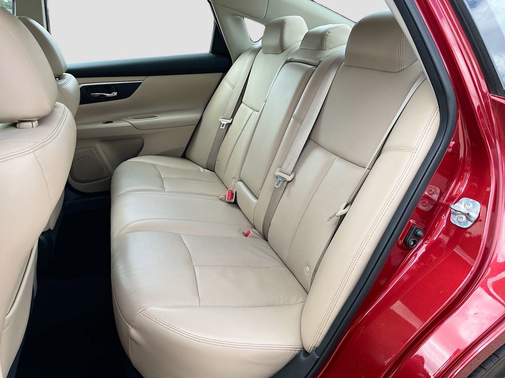 Used 2017 Nissan Altima 2.5 SL w/ Moonroof Package image 25