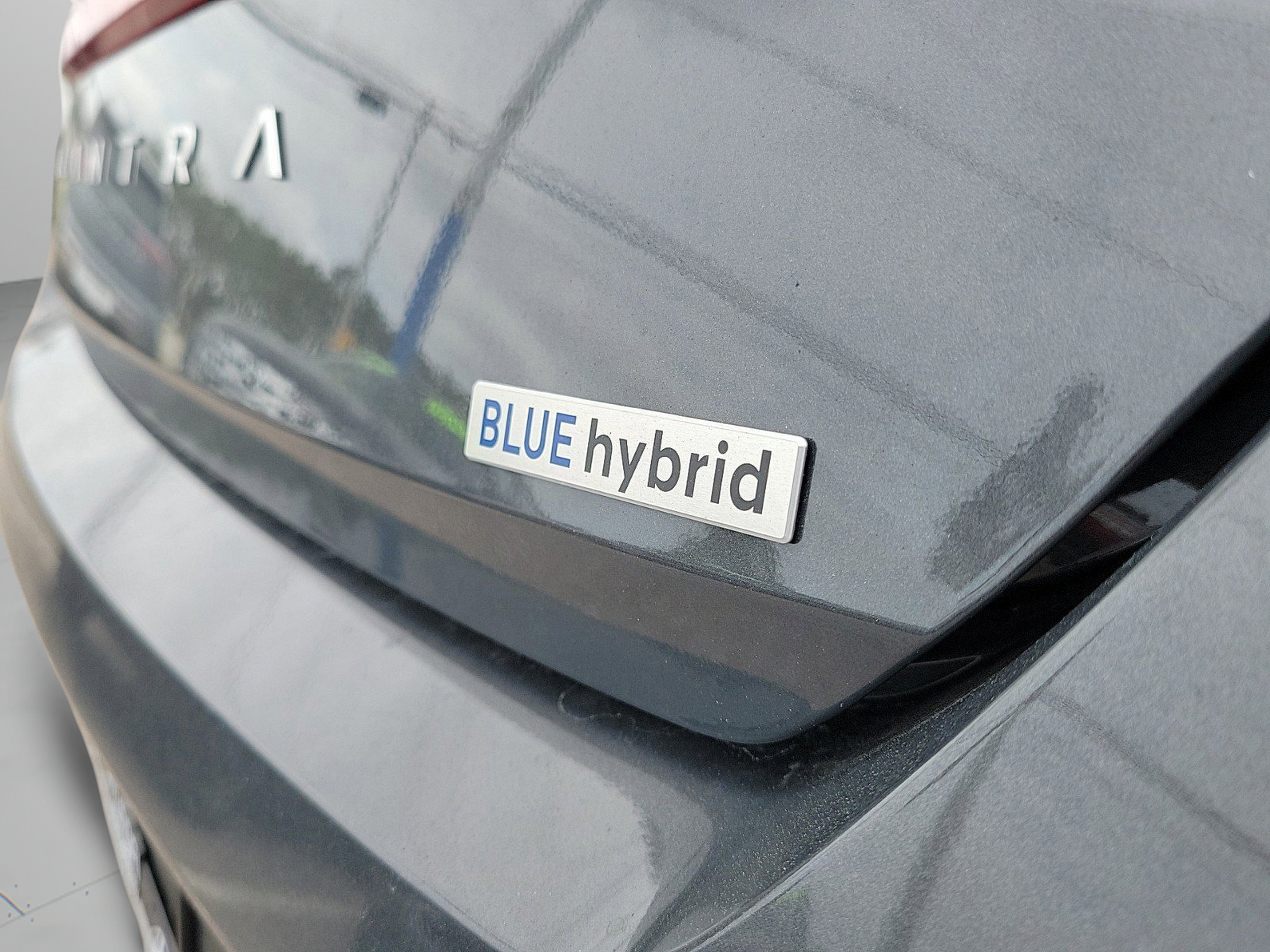 New 2025 Hyundai Elantra Hybrid w/ Cargo Package FWD image 31