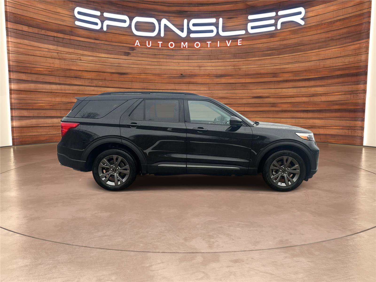 Used 2023 Ford Explorer XLT w/ Equipment Group 202A image 8