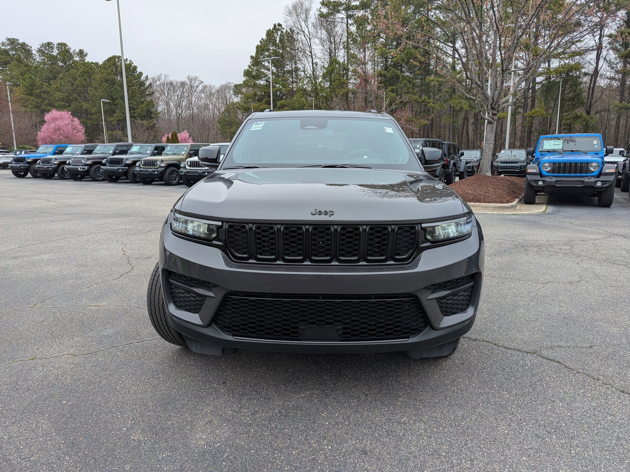 Certified 2023 Jeep Grand Cherokee Altitude image 2