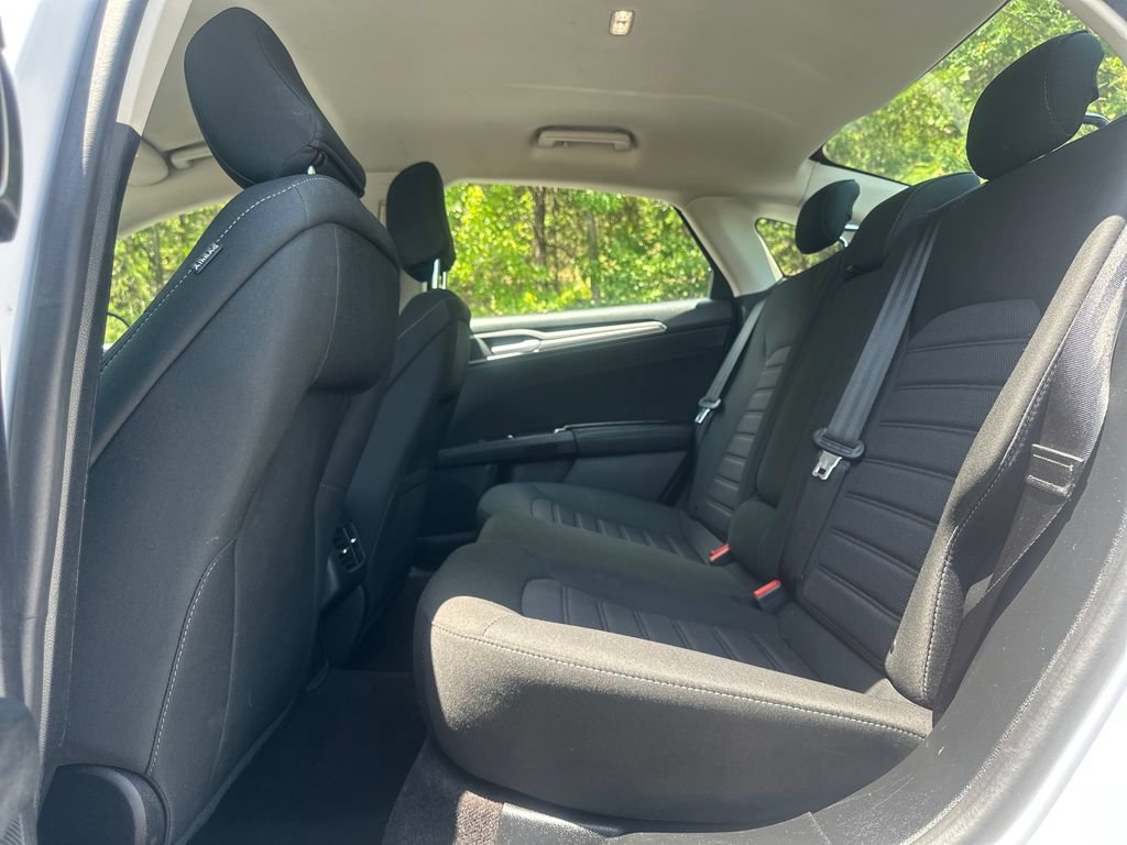 Used 2020 Ford Fusion SE FWD image 31