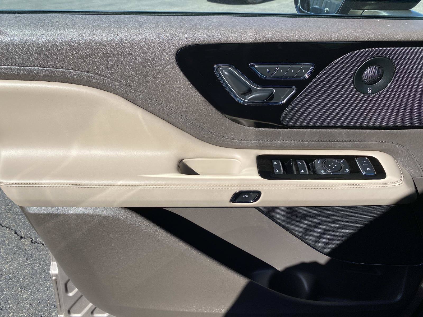 Used 2020 Lincoln Aviator Reserve w/ Equipment Group 201A AWD/4WD image 23