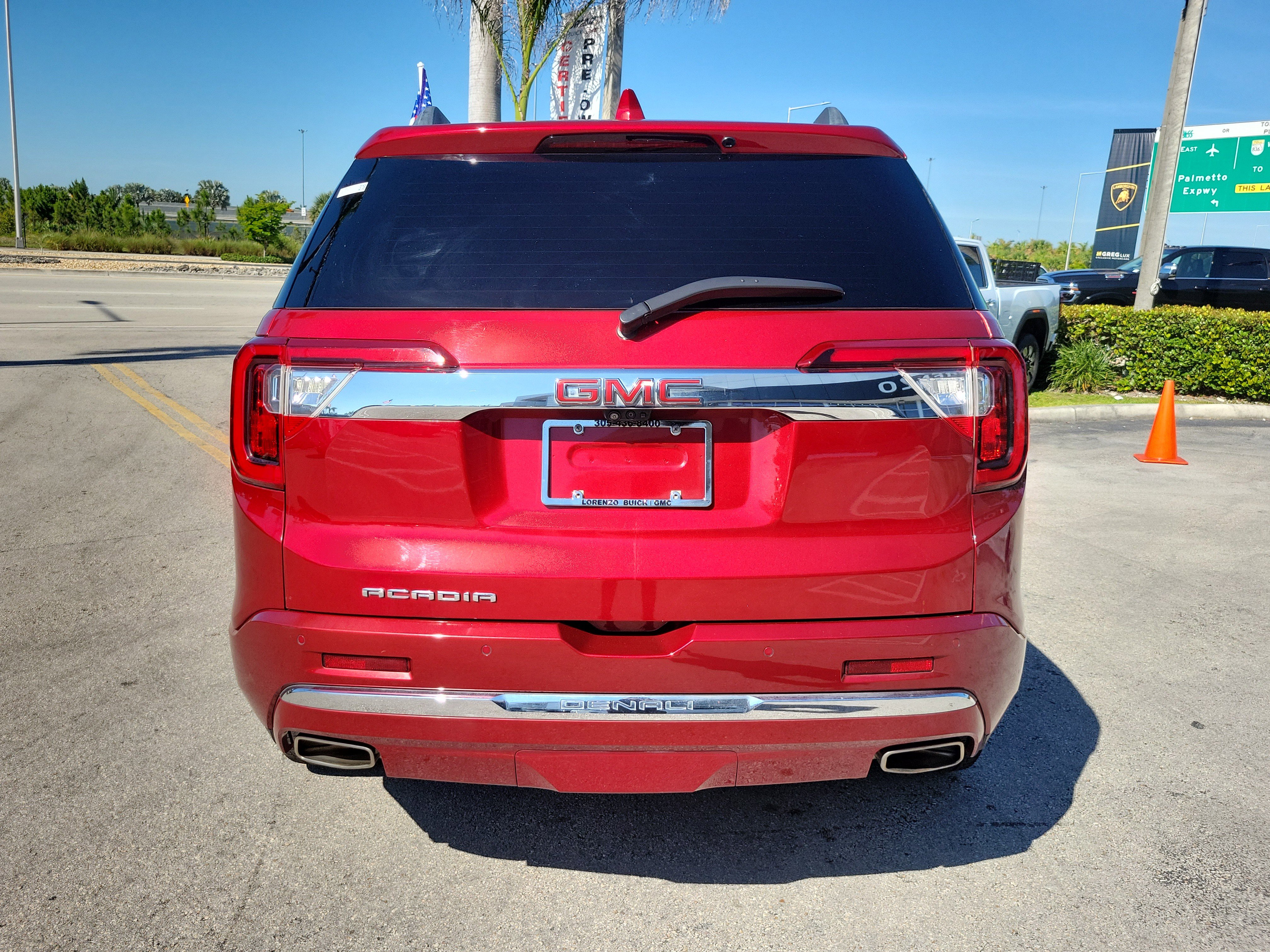 Used 2022 GMC Acadia Denali w/ Denali Ultimate Package FWD image 6