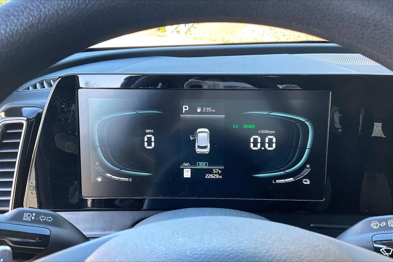 Used 2025 Kia Sportage LX image 10