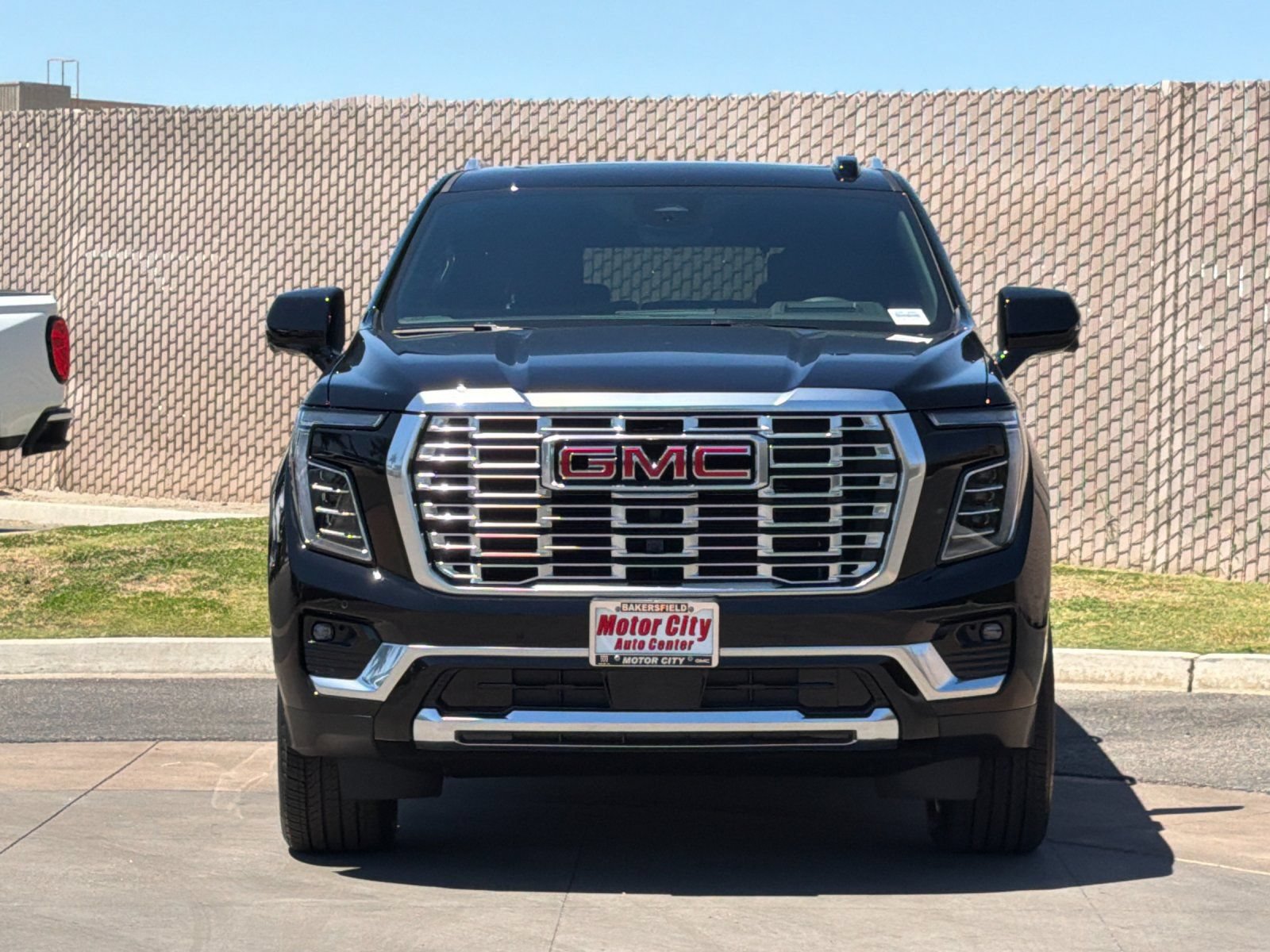 New 2026 GMC Yukon XL Denali w/ Denali Reserve Package AWD/4WD image 9