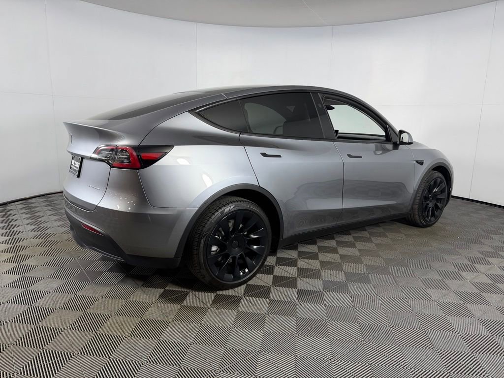 Used 2024 Tesla Model Y Long Range image 7