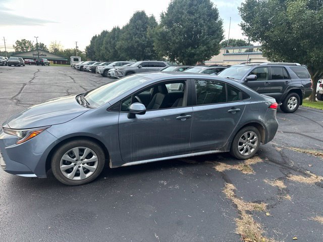 Used 2025 Toyota Corolla LE FWD image 4