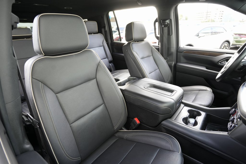 Used 2023 Chevrolet Suburban Premier image 25