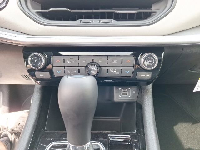 Used 2024 Jeep Compass Limited w/ Sun and Sound Group AWD/4WD image 18