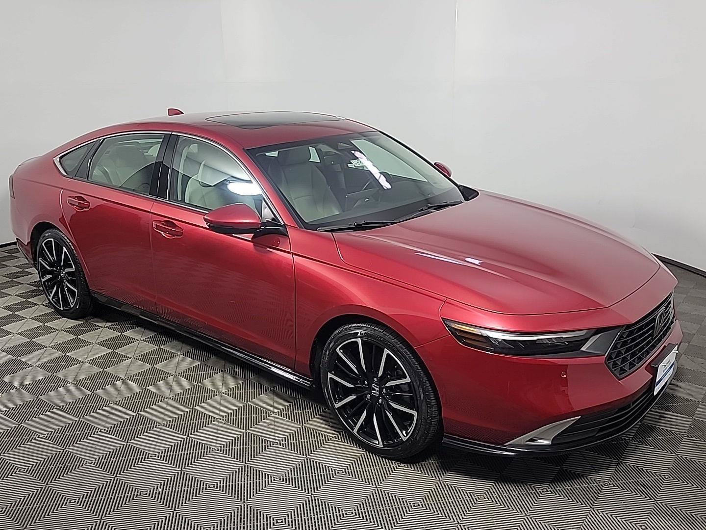 Used 2023 Honda Accord Touring image 2