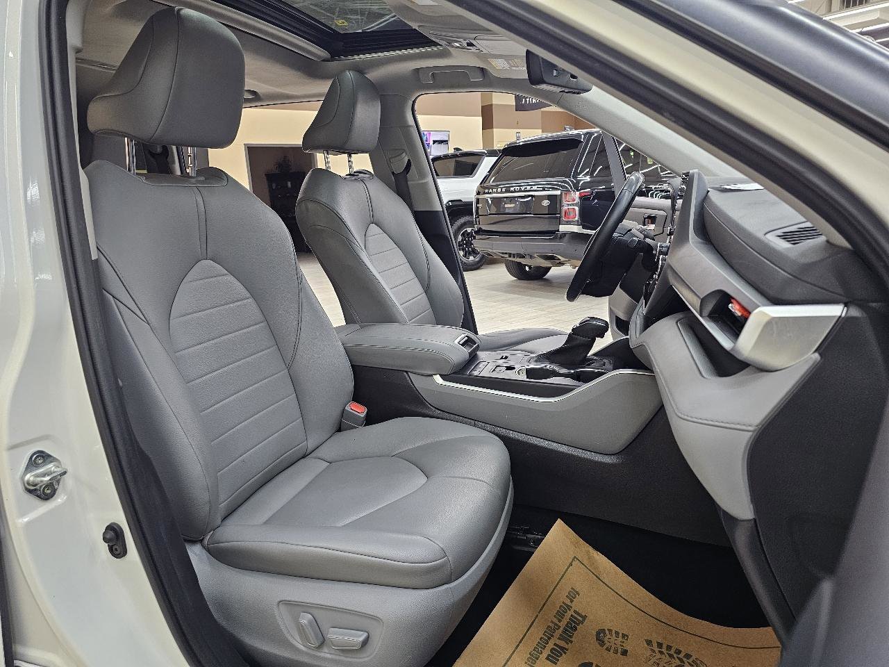 Used 2021 Toyota Highlander XLE image 19