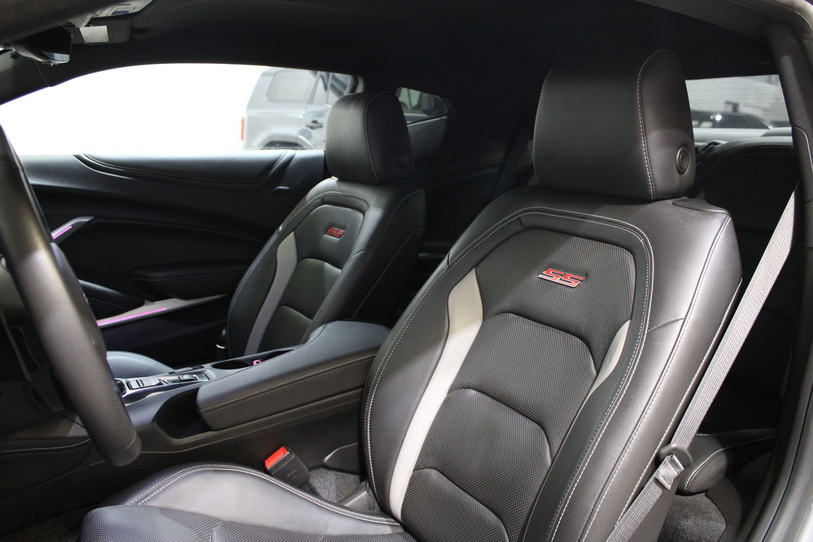 Used 2019 Chevrolet Camaro SS w/ LPO, Ground Effects Package RWD image 22