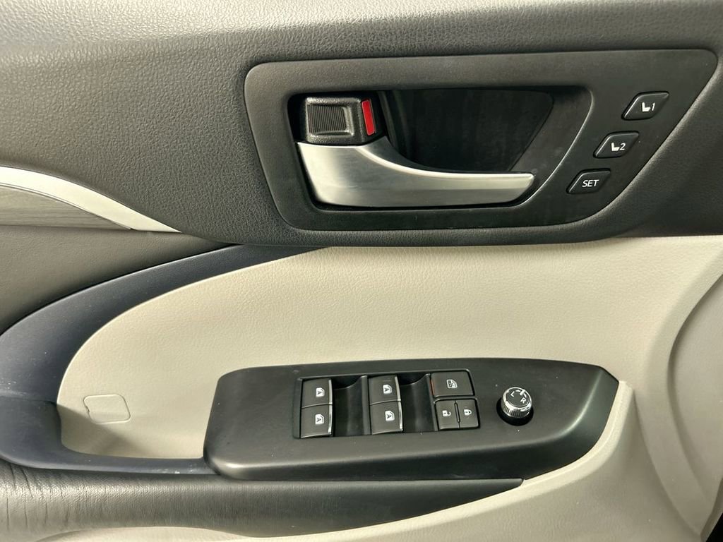 Used 2019 Toyota Highlander Limited Platinum image 11