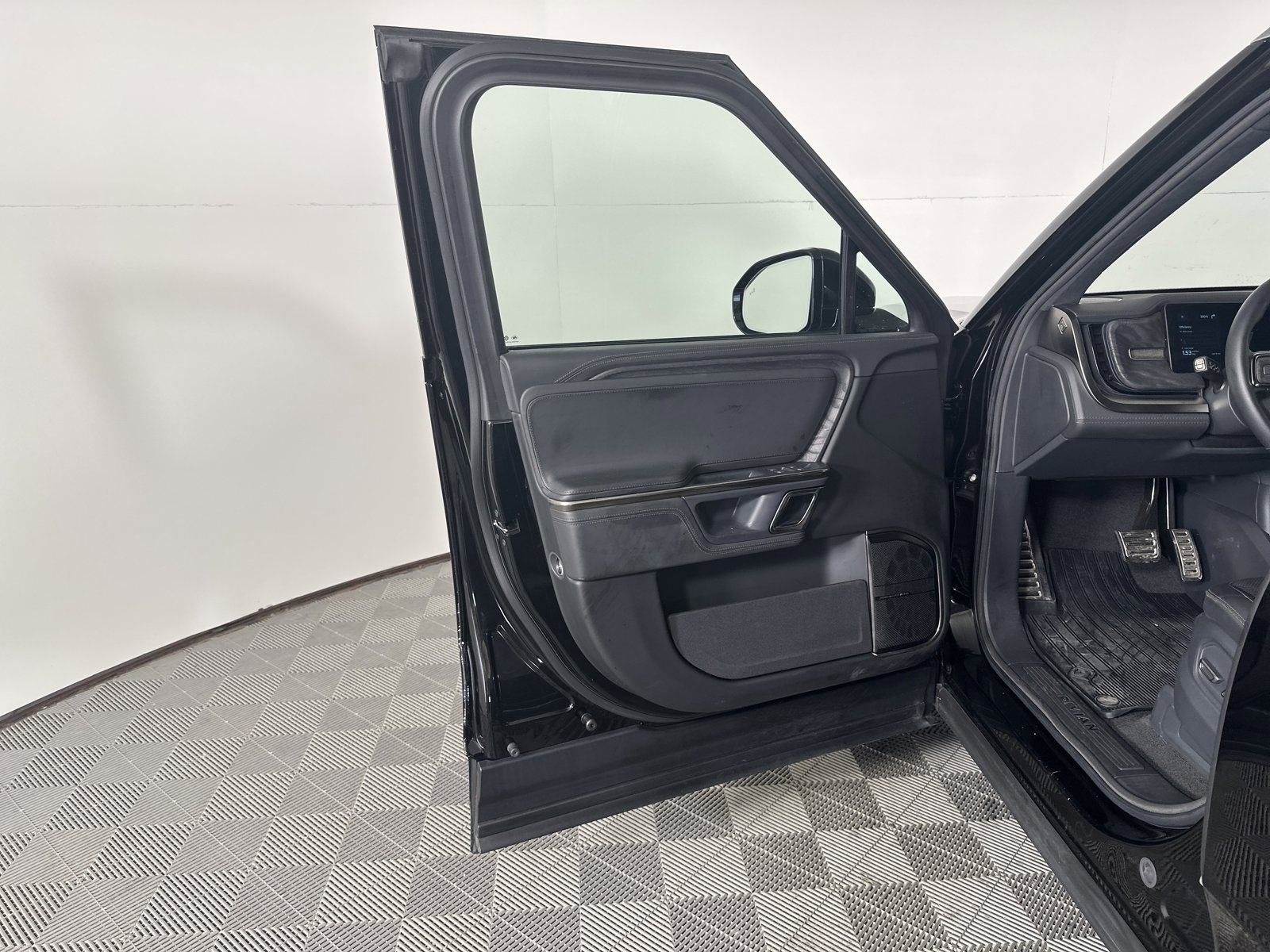 Used 2022 Rivian R1S Launch Edition image 15