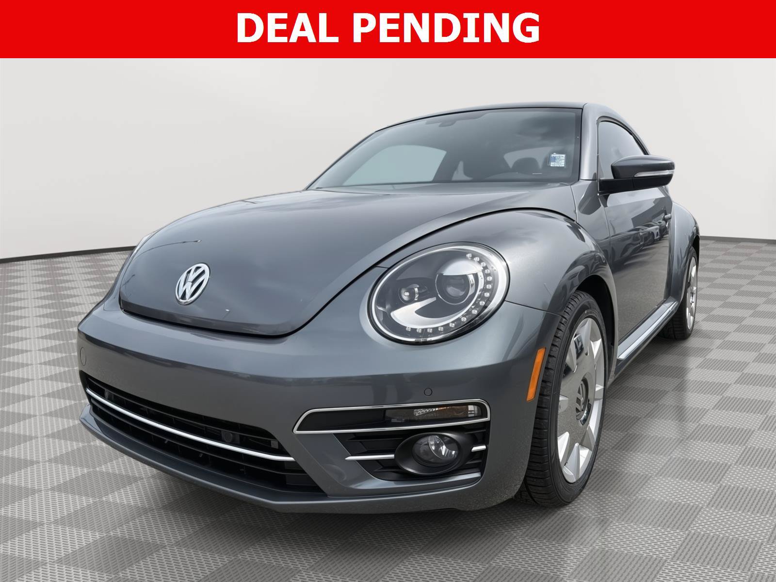 Used 2019 Volkswagen Beetle 2.0T SE w/ SE Premium Package FWD image 1