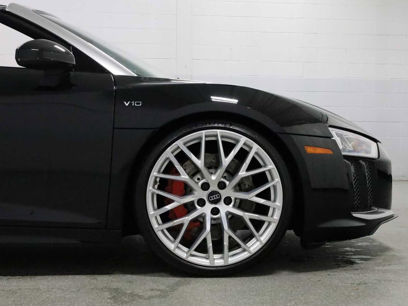 Used 2017 Audi R8 V10 w/ Carbon Exterior Package AWD/4WD image 11