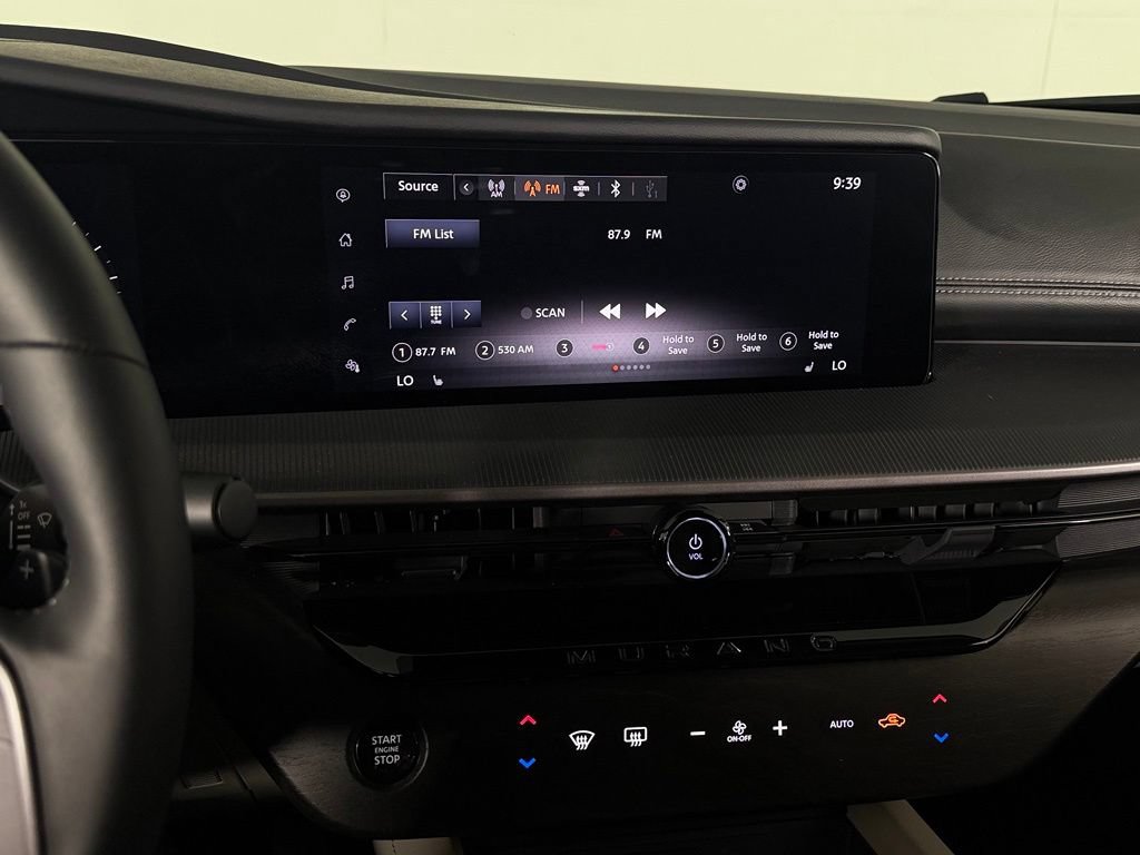 Used 2025 Nissan Murano SV AWD/4WD image 18