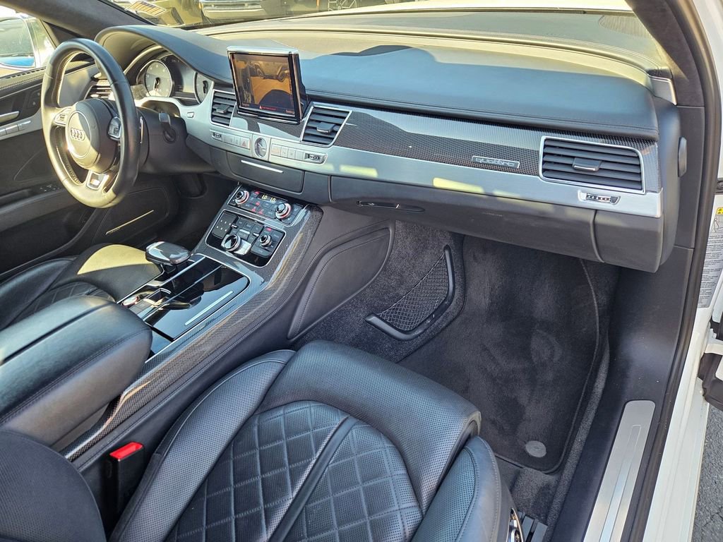 Used 2014 Audi S8 image 17