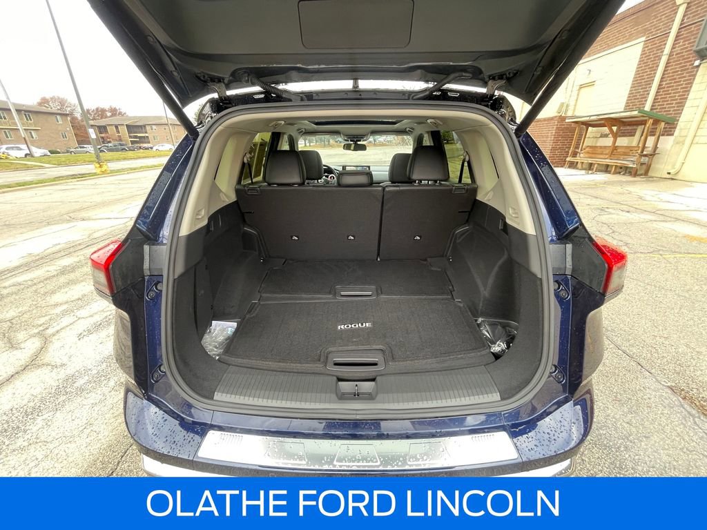Used 2025 Nissan Rogue Platinum image 31