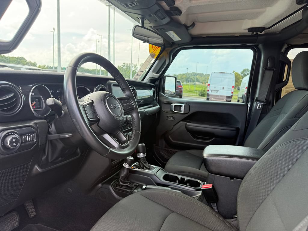 Used 2022 Jeep Gladiator Sport AWD/4WD image 4