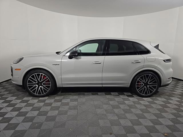 New 2026 Porsche Cayenne Turbo image 2