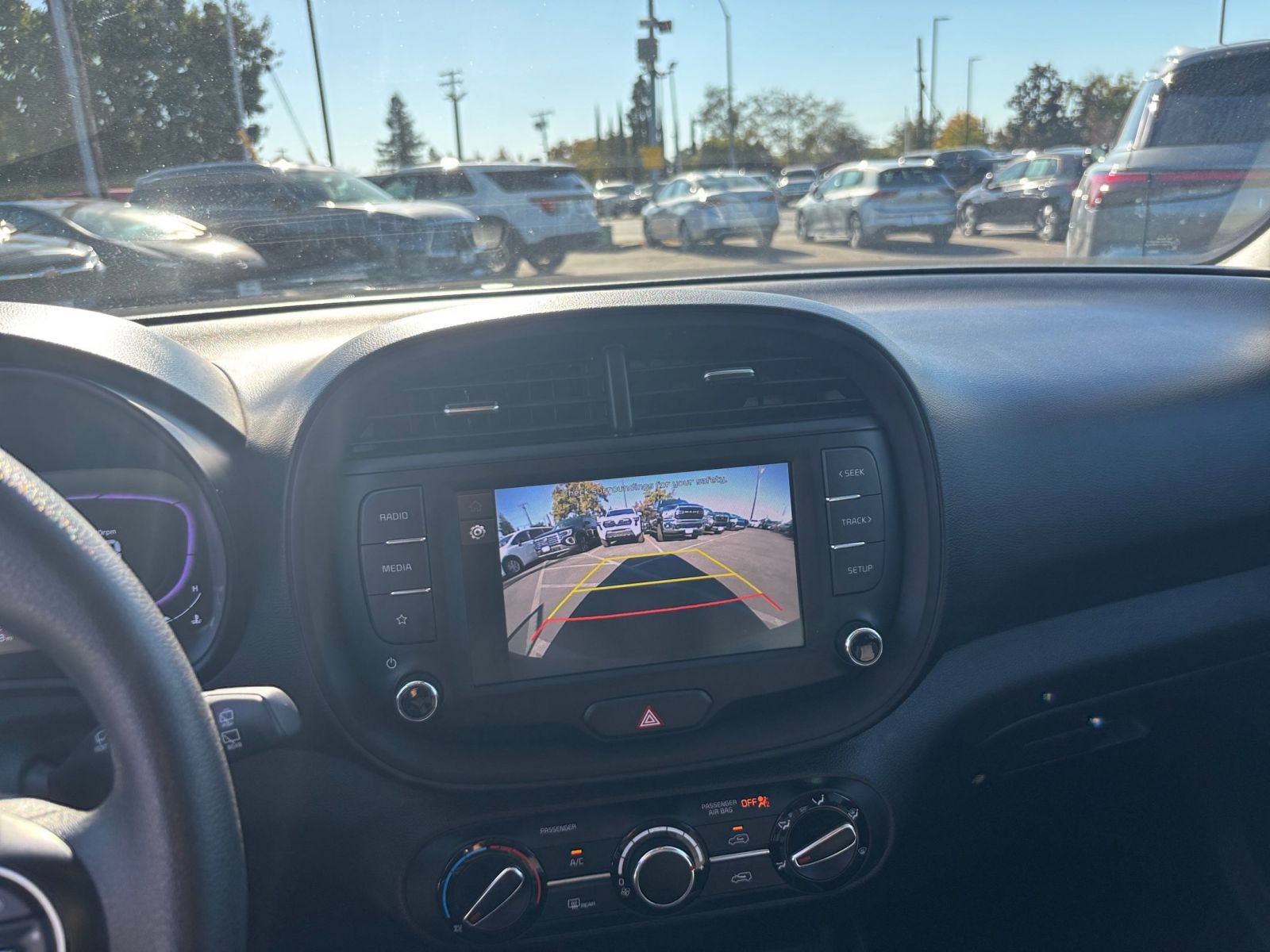 Used 2025 Kia Soul LX w/ LX Technology Package FWD image 21