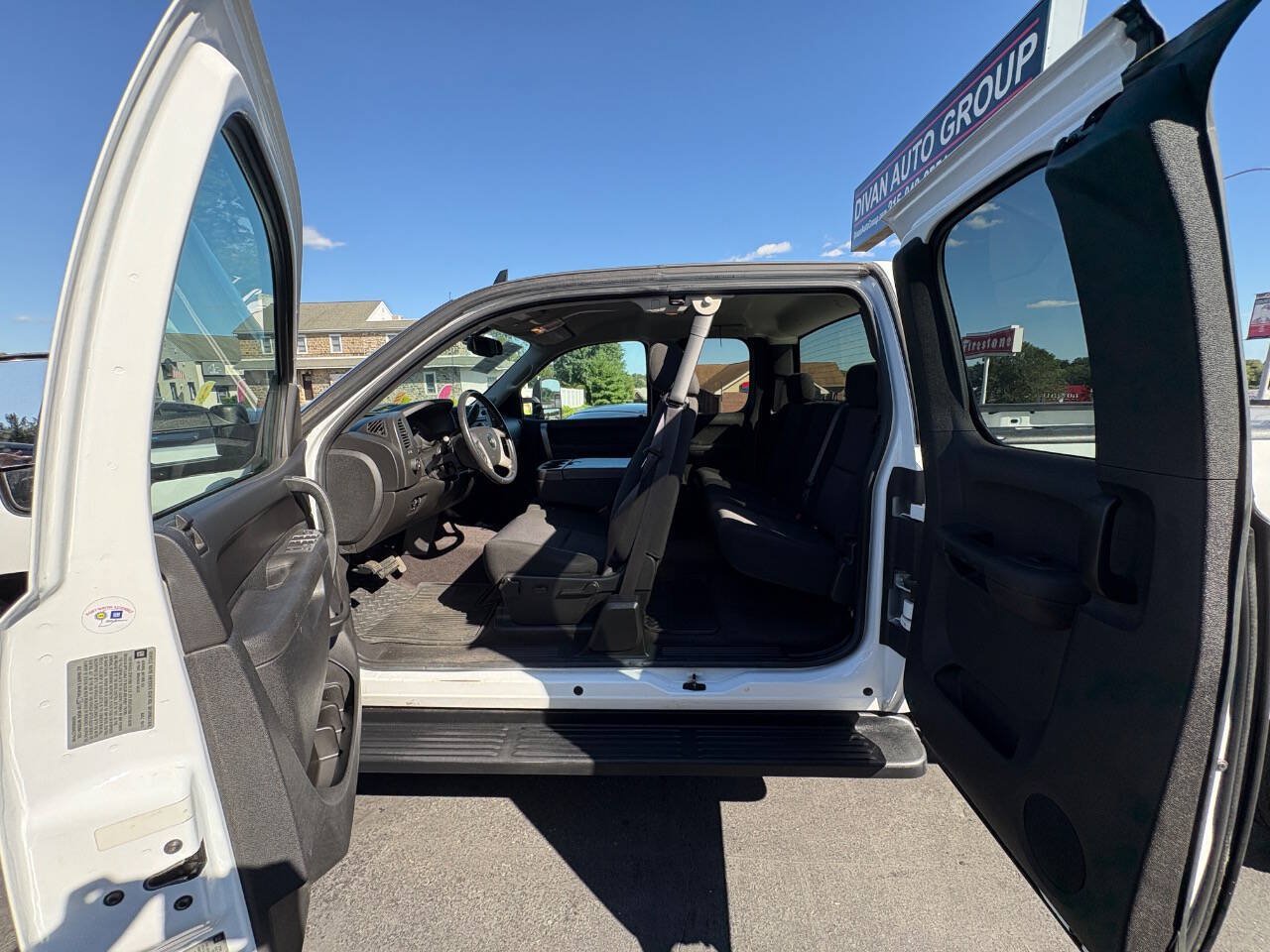 Used 2011 Chevrolet Silverado 3500 LT AWD/4WD image 12
