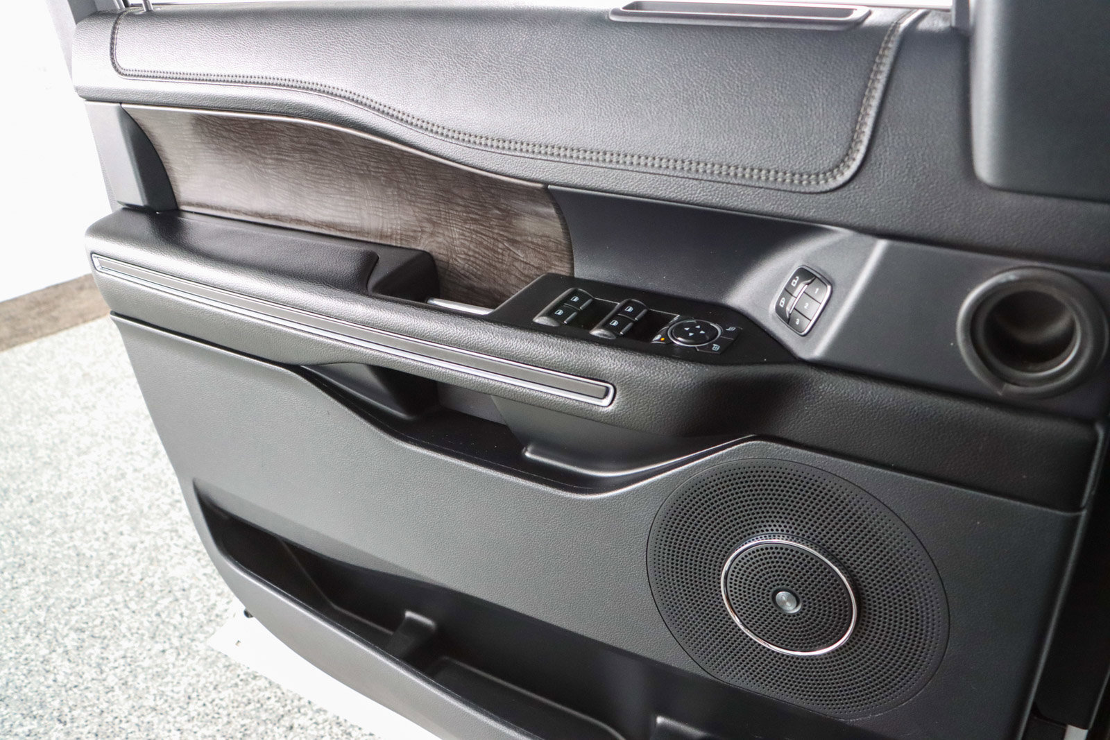 Used 2021 Ford Expedition Limited RWD image 23