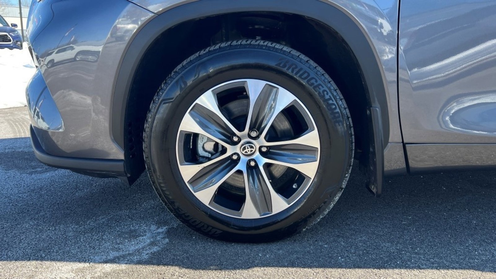 Used 2024 Toyota Highlander XLE image 11