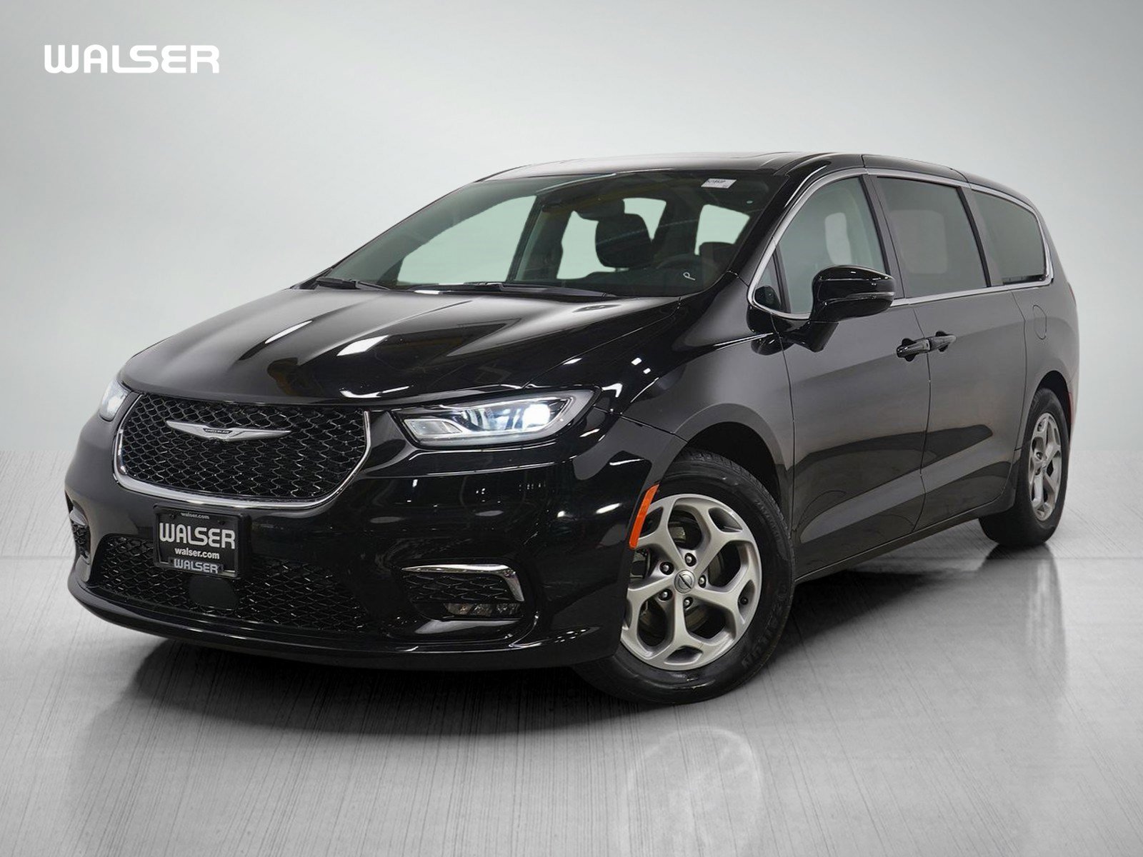 Used 2024 Chrysler Pacifica Limited image 1